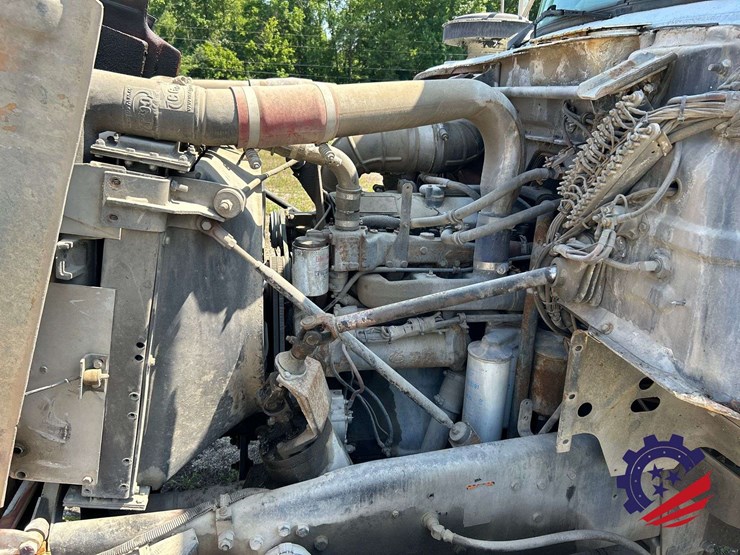 1995-mack-dm690s-image-65