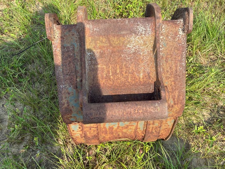#2699-•-bobcat-bucket-image-3