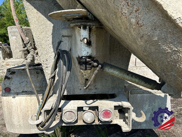 1995-mack-dm690s-image-38
