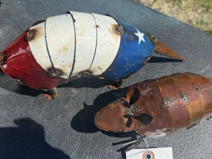 #122-•-metal-art---(2)-small-armadillos-(texas-&-brown)-image-3