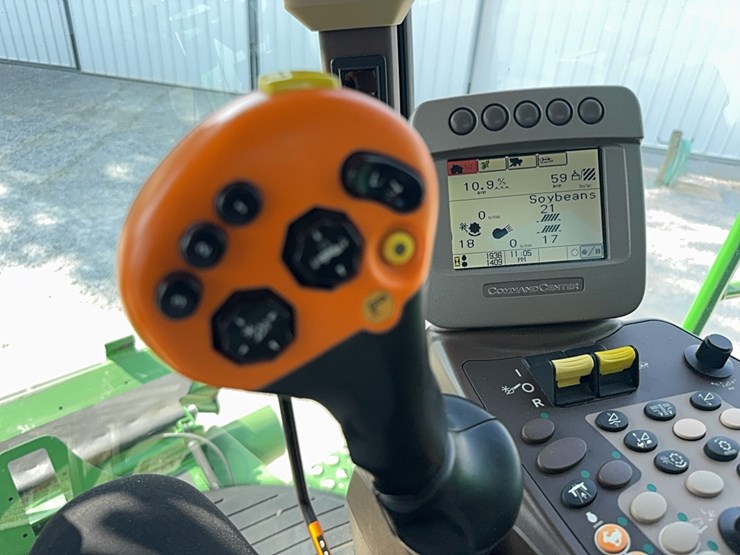 2010-john-deere-9670-sts-image-101
