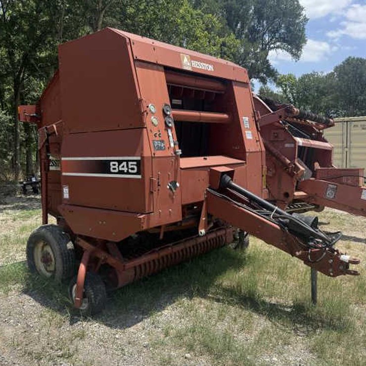 HESSTON 845