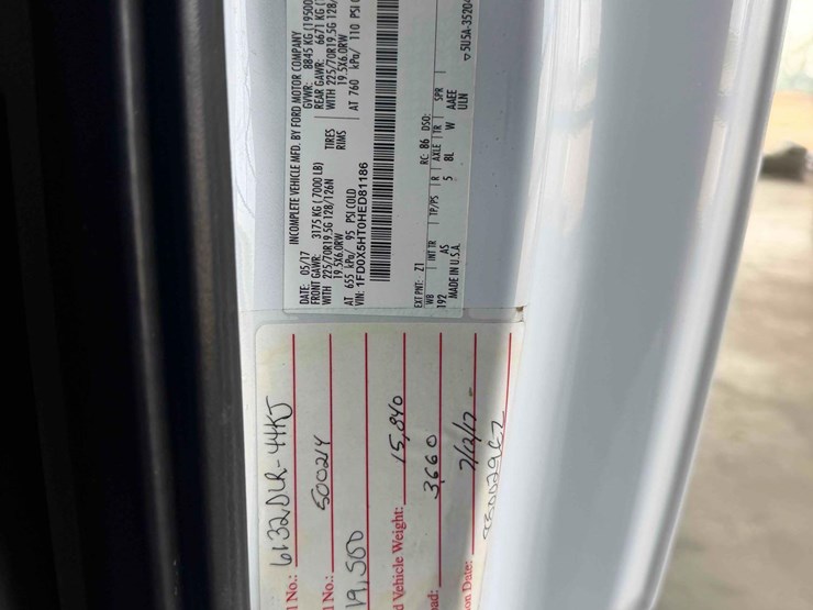 2017-ford-f550-super-duty-service-truck-image-38