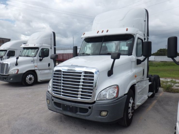 2016-freightliner-cascadia-125-evolution-image-1