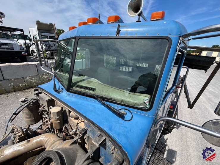 2008-peterbilt-340-image-60