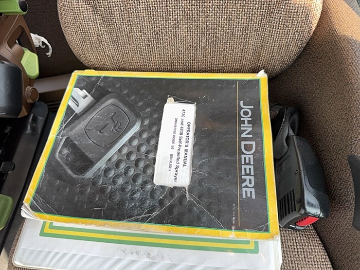 2011-john-deere-4730-image-60