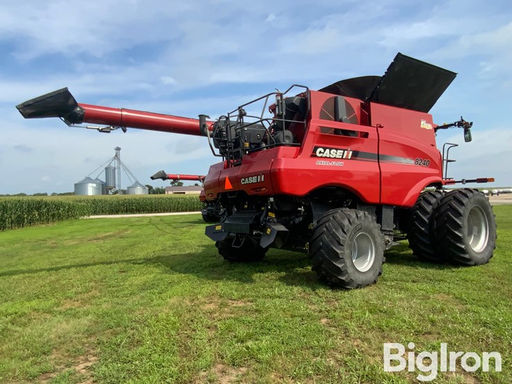 2017-case-ih-8240-image-5