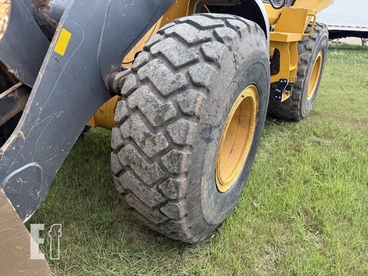 2019-deere-524l-image-15