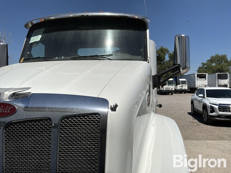 2015-peterbilt-579-image-12