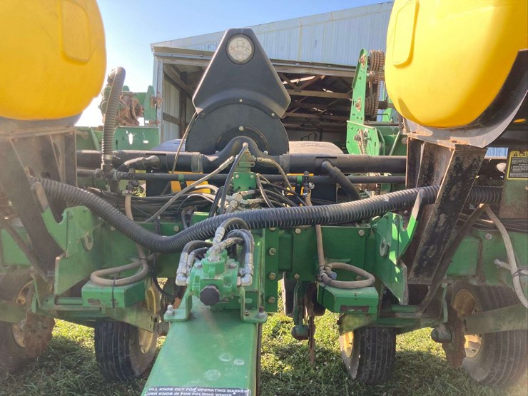john-deere-1760ni-planter-image-5