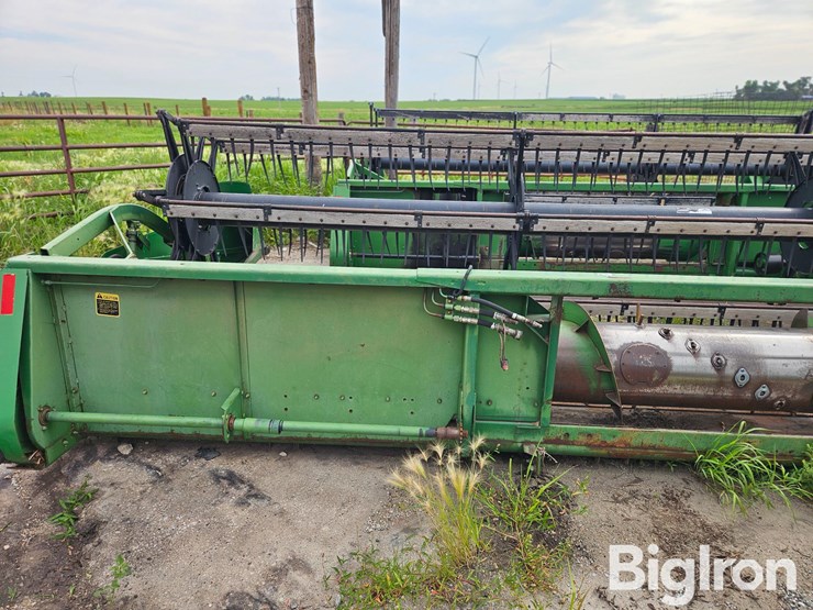 john-deere-220-image-10