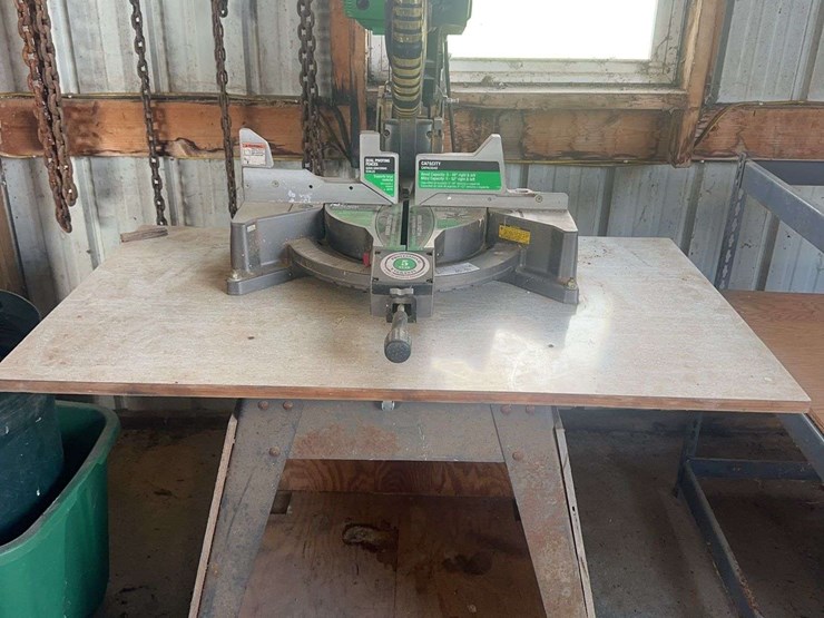 hitachi-c12fdh-twelve-inch-compound-miter-saw-on-rolling-stand-image-1