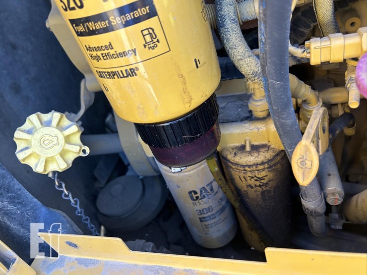 2011-caterpillar-140m2-awd-image-53