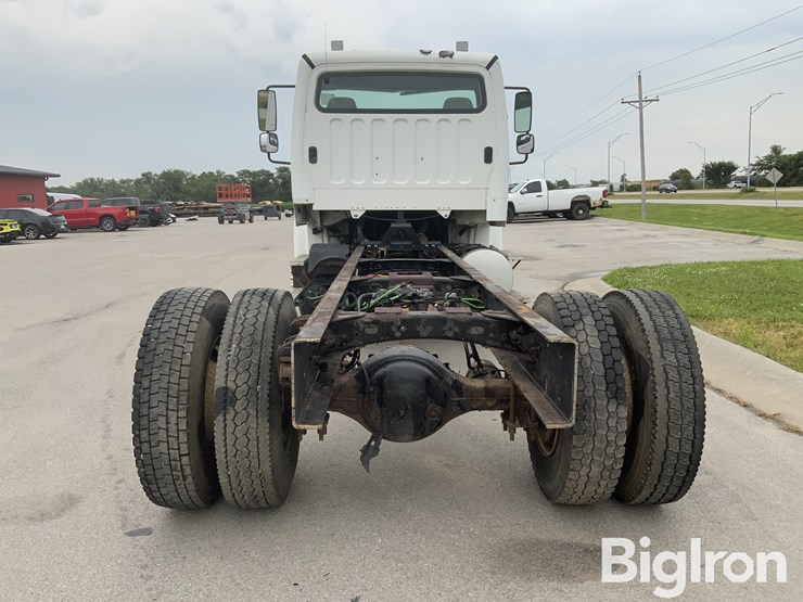 2009-freightliner-m2-106-image-6