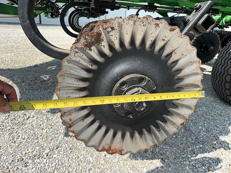 2021-john-deere-2660vt-image-41