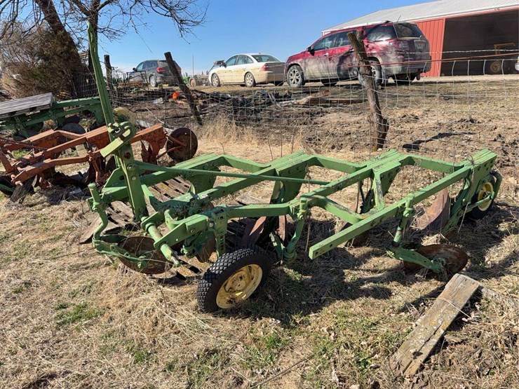 john-deere-no.-44-three-point-three-bottom-plow-image-1