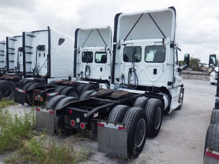 2016-freightliner-cascadia-125-evolution-image-8