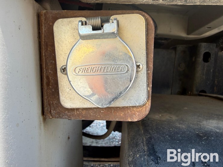 1999-freightliner-fl70-image-13