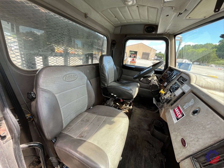 2008-peterbilt-340-image-69