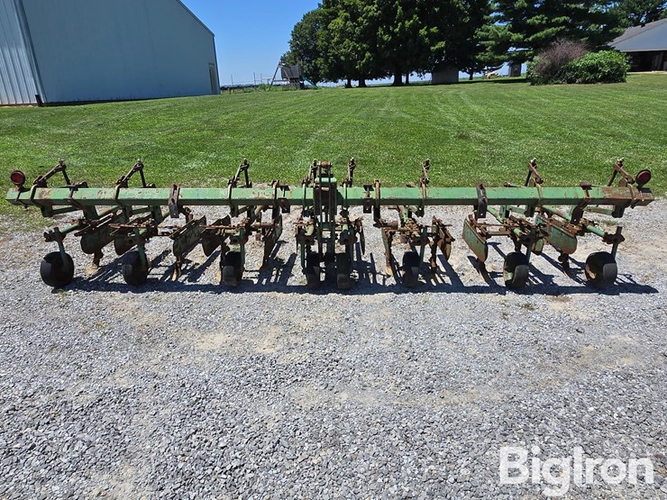 john-deere-6r30"-cultivator-image-2