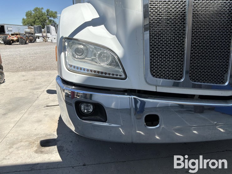 2015-peterbilt-579-image-13