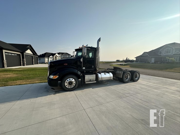 2012-peterbilt-386-image-1