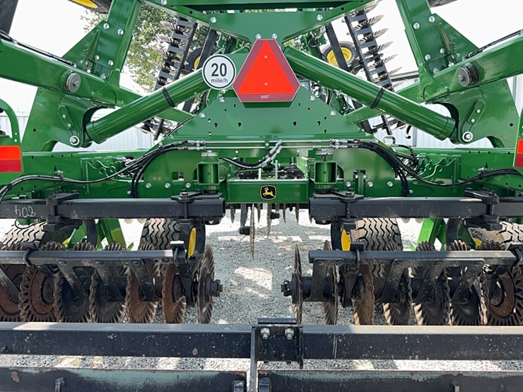 2021-john-deere-2660vt-image-21