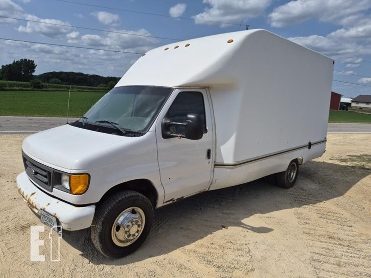 2003-ford-e350-image-1