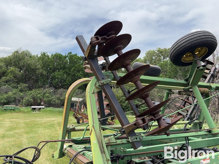 john-deere-235-image-12