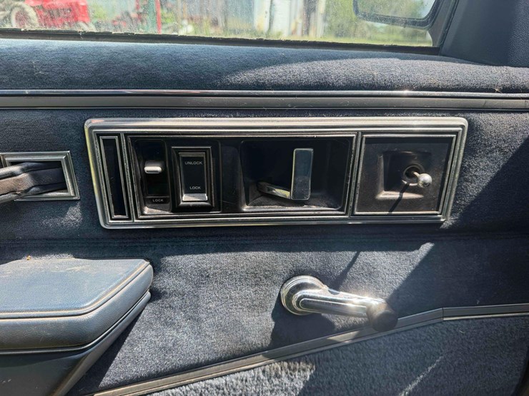 1988-buick-lesabre-custom-sedan-image-18