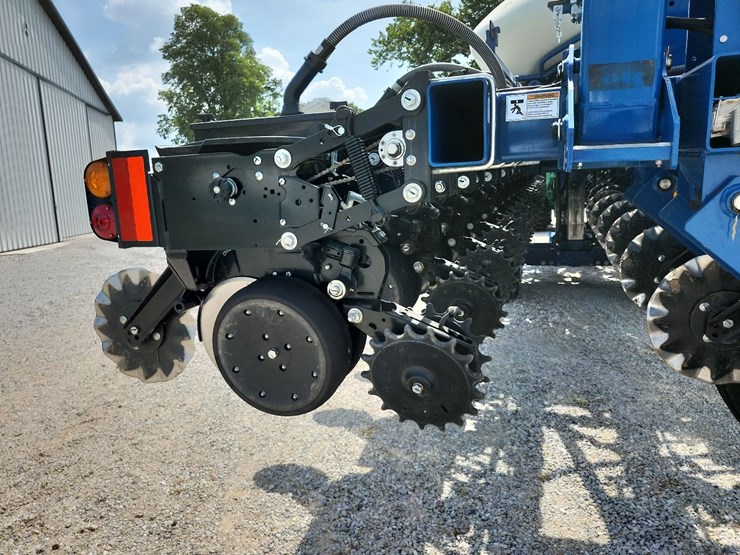 2023-kinze-3605-image-10