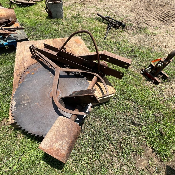 #9937 • Belt Driven Buzz Saw and Ice/Log Hook