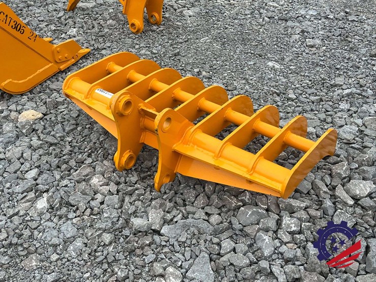 2026-caterpillar-305-image-4