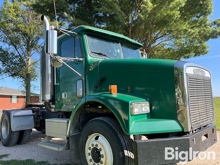 1993-freightliner-fld112-image-10