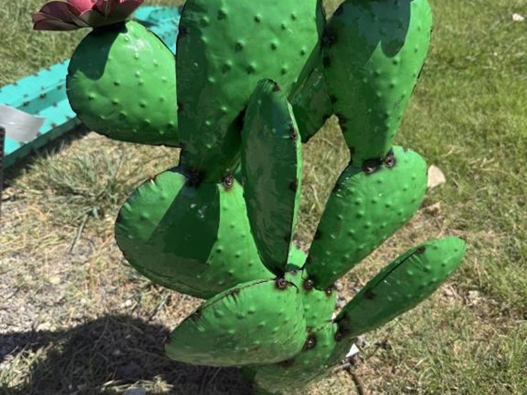 #119-•-metal-art---medium-cactus-w/-pink-flower-image-3