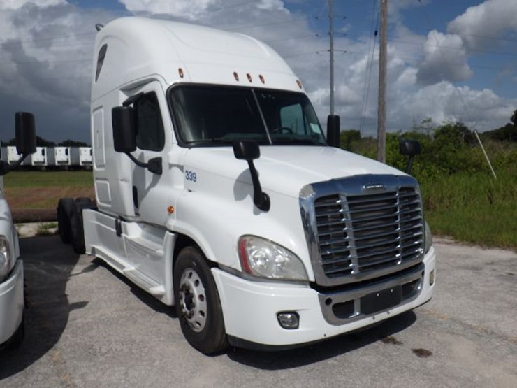 2017-freightliner-cascadia-125-evolution-image-3