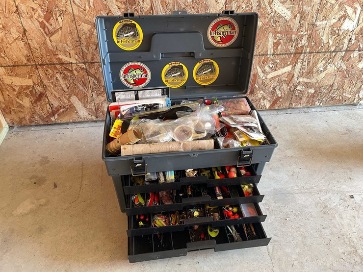 #3683-•-plano-phantom-protackle-box-with-contents-image-1