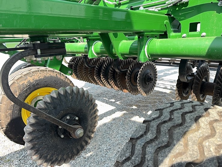 2021-john-deere-2660vt-image-31