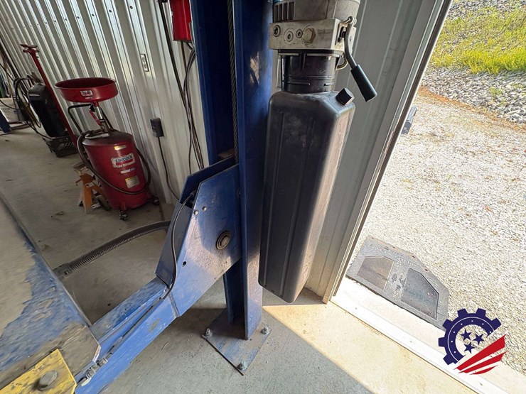 2014-bendpak-hds-14x-14,000-lb.-extended-four-post-vehicle-lift-with-dual-rolling-bridge-jacks-image-34