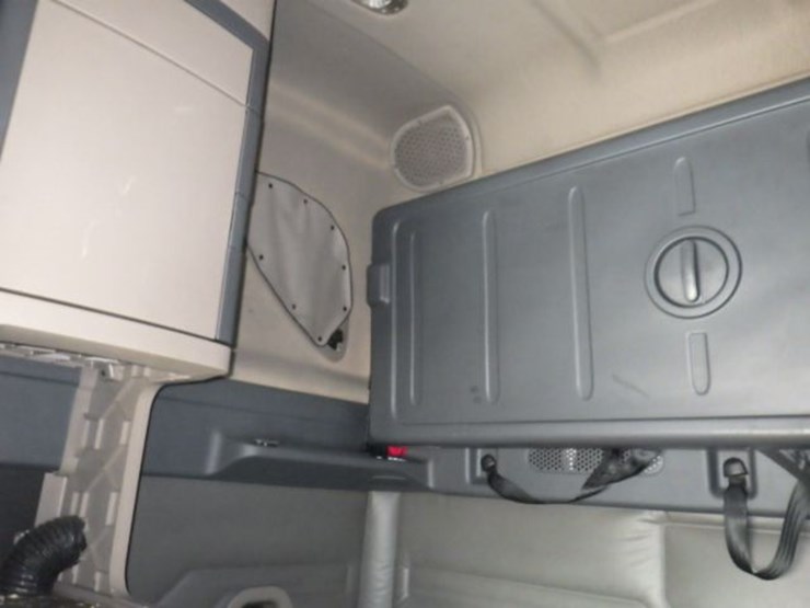 2017-freightliner-cascadia-125-evolution-image-25