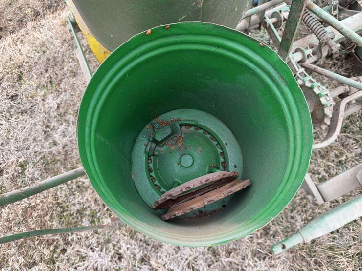 john-deere-two-row-planter-image-16