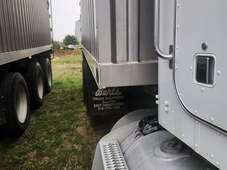 1999-peterbilt-385-image-45