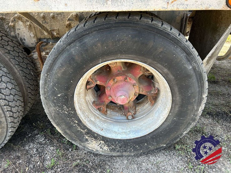 1992-mack-dm600gk-rear-discharge-concrete-mixer-truck-image-7