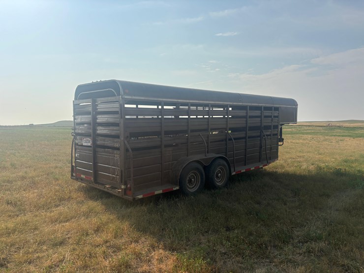 1976-w&w-stock-trailer-image-5