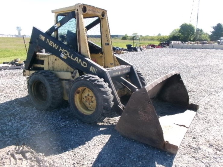 new-holland-l555-image-3