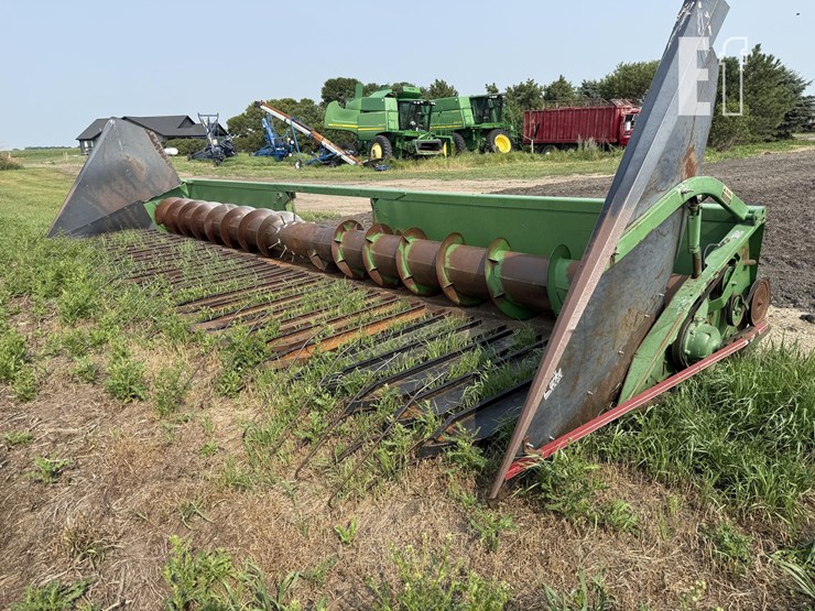 john-deere-230-image-3