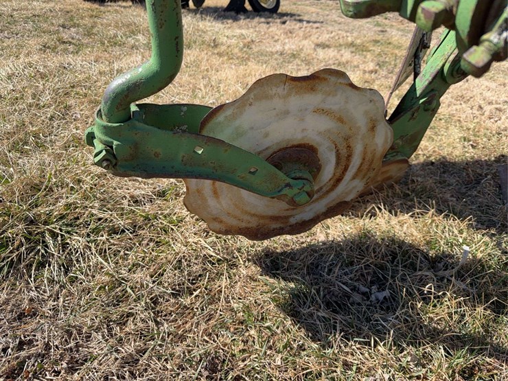 john-deere-three-point-three-bottom-plow-image-24