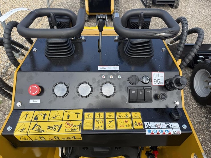 #5-•-mini-skid-steer-tracked-loader---gas-mx-crt23-image-7