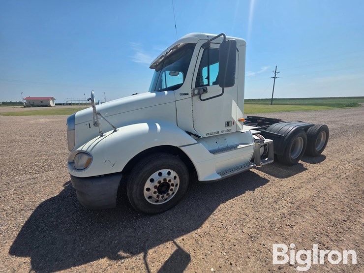 2003-freightliner-columbia-120-image-1