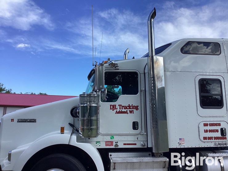 2011-kenworth-t800-image-17
